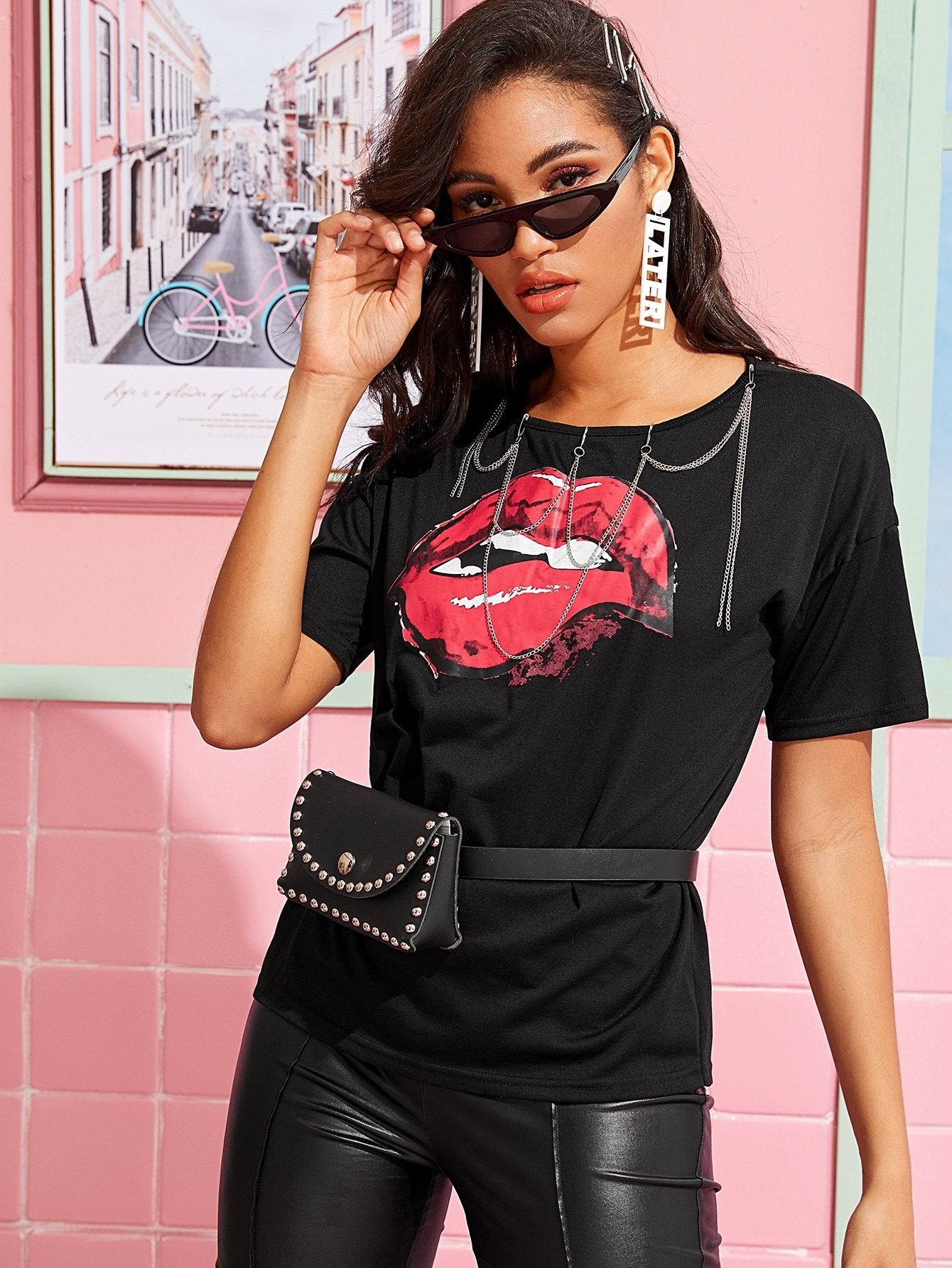 Lip Print Chain Tee