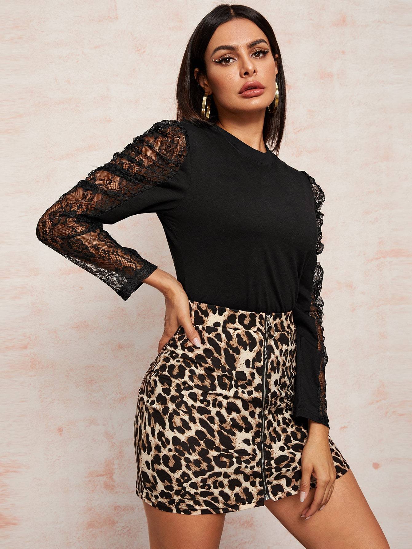 Solid Contrast Lace Round Neck Tee