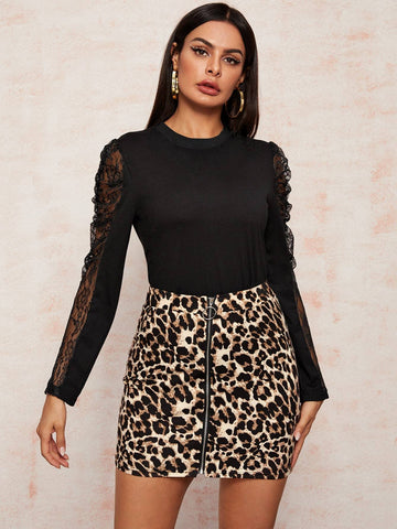 Solid Contrast Lace Round Neck Tee