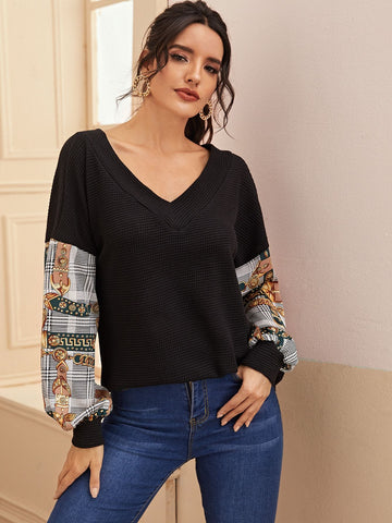 Contrast Sleeve Graphic Print V-Neck Tee